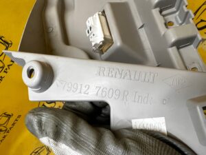 PLASTIK OSŁONA BAGAŻNIKA PÓŁKI LEWY LEWA RENAULT ZOE I Z.E.