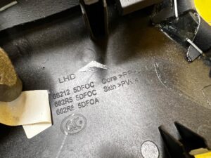 OSŁONA LISTWA DEKOR KONSOLI DESKI SKÓRA PRAWY LED AMBIENTE INFINITI Q30 EU