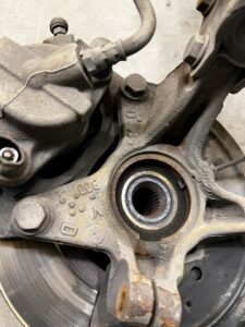 NOGA AMORTYZATOR ZWROTNICA PRZÓD PRAWY DACIA JOGGER 2022R 1.0 TCE