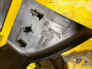 OSŁONA ZAŚLEPKA PASA BEZPIECZEŃSTWA TYŁ LEWY PORSCHE PANAMERA 970 I LIFT