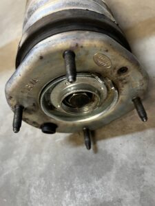 AMORTYZATOR MIECH PRAWY PRZÓD LR L462 DISCOVERY V