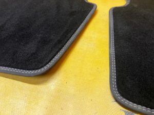 KOMPLET DYWANIKI WYCIERACZKI WELUROWE ORYGINALNE TYŁ FORD FIESTA MK8