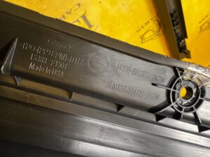 OSŁONA ZAŚLEPKA PLASTIK PODSUFITKI DACHU TYŁ PRAWA 4 DRZWI FORD BRONCO 21-