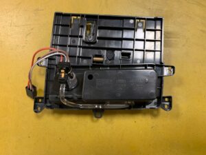 SCHOWEK POPIELNICZKA ZAPALNICZKA AUDI Q7 4M