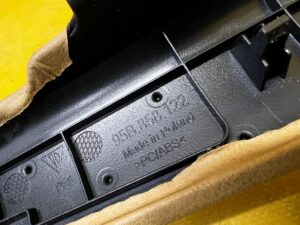 OSŁONA ZAŚLEPKA PLASTIK PASAŻERA DESKI KONSOLI PRAWA PORSCHE MACAN 95B
