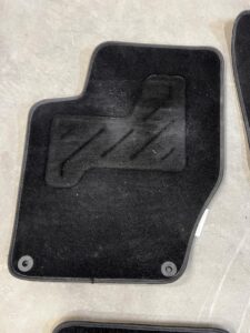 KOMPLET DYWANIKI WYCIERACZKI WELUROWE ORYGINALNE PEUGEOT 308 I T7