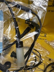 CZUJNIK ZUŻYCIA KLOCKÓW HAMULCOWYCH PRZÓD LEWY BMW 5 E60 6 E63 NOWY OEM