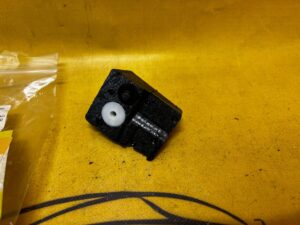 PODUSZKA ZGNIOTOWA DRZWI TYŁ PRAWY BMW X1 F48 NOWA OEM