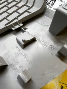 OSŁONA POSZYCIE SŁUPKA B ŚRODKOWEGO ŚRODEK PRAWE PRAWA PRAWEGO SKODA SCALA