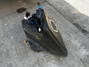 ZBIORNIK BAK POMPA PALIWA PRAWY CHEVROLET CORVETTE C5 97-04