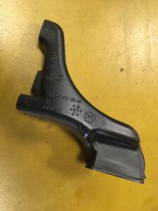 TUNEL KANAŁ POWIETRZA MERCEDES W246 INFINITI Q30