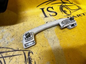 UCHWYT UCHO PODSUFITKI TYLNY BMW 5 G30