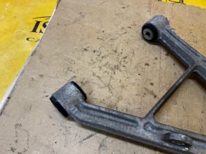 WAHACZ TYŁ TYLNY PRAWY DOLNY CHEVROLET CORVETTE C5 97-04