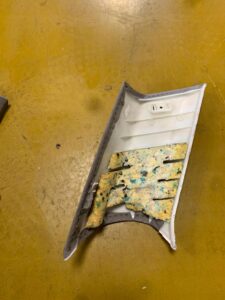 PRAWA OSŁONA TAPICERKA POSZYCIE SŁUPKA TYŁ BMW F11