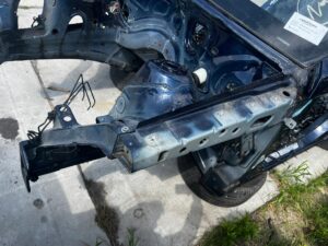 ĆWIARTKA PODŁUŻNICA FARTUCH KIELICH PRZÓD LEWY MERCEDES GL X166 890