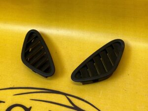 PRAWA GÓRNA KRATKA NAWIEWU DESKI PORSCHE 911 997