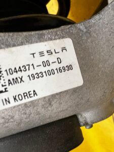 AMORTYZATOR WAHACZ GÓRNY PRZÓD LEWY TESLA MODEL 3 PRZEDLIFT RWD