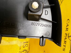 TRÓJKĄT OSŁONA LUSTERKA PRAWY DACIA SANDERO III 2023R