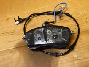 KOMPLET TARCZE KLOCKI HAMULCOWE PRZÓD LAND ROVER DEFENDER II L663