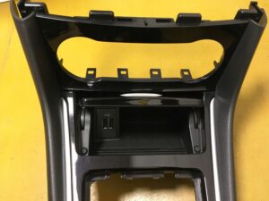 PANEL RAMKA DEKOR TUNELU ŚRODKOWEGO INFINITI Q30