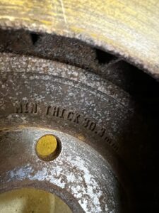 KOMPLET TARCZE HAMULCE ZACISKI PRZÓD CHEVROLET CORVETTE C5 97-04