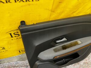 BOCZEK TAPICERKA DRZWI PRAWY PRZÓD DACIA SANDERO STEPWAY III EU