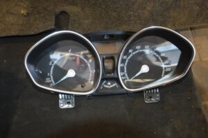 LICZNIK ZEGARY FORD FIESTA MK7 LIFT BENZYNA EUROPA