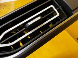 KRATKA NAWIEWU PRZÓD PRZEDNIA PRAWY PRAWA DACIA SANDERO III