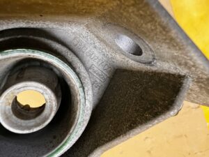 WIESZAK UCHWYT TŁUMIKA WYDECHU PRAWY FORD EXPLORER VI MK6