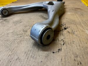 NOWY WAHACZ DOLNY PRZÓD PRAWY FORD BRONCO 21-