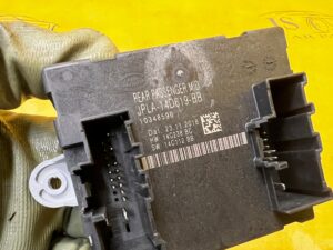 MODUŁ STEROWNIK DRZWI TYŁ PRAWY LAND ROVER DISCOVERY SPORT V L550 LIFT
