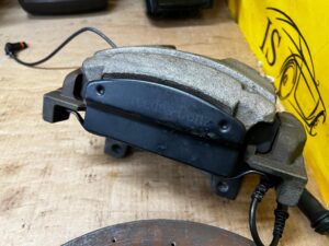 KOMPLET TARCZE ZACISKI KLOCKI HAMULCOWE PRZÓD MERCEDES GL X166 4.7 V8