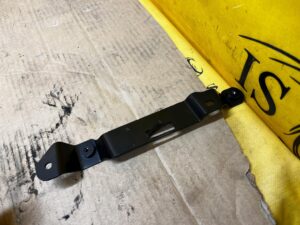 UCHWYT BLACHA WSPORNIK MOCOWANIE PRAWY FORD BRONCO 21-