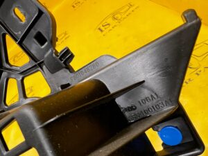 MOCOWANIE UCHWYT BOCZKA BAGAŻNIKA LEWE LEWY PEUGEOT 308 II T9 HB