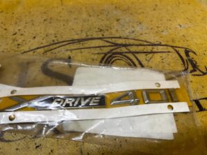 EMBLEMAT NAPIS ZNACZEK XDrive 40i BMW X5 E70 LIFT 40iX NOWY OEM