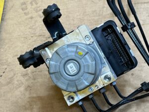 POMPA HAMULCOWA ABS RANGE ROVER EVOQUE II L551