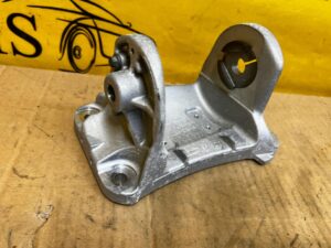 ŁAPA MOCOWANIE PODUSZKI SILNIKA LEWA FORD BRONCO 21- 2.7 V6 ECOBOOST