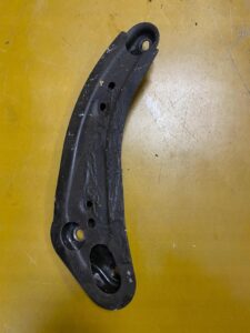 WSPORNIK MOCOWANIE ZAWIESZENIA BELKA INFINITI Q70