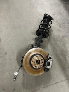 NOGA ZWROTNICA AMORTYZATOR PRZÓD PRAWY PEUGEOT 3008 II 5008 II 1.2 THP