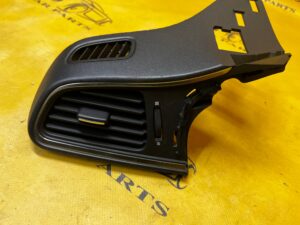 KRATKA NAWIEWU DESKI KONSOLI PRZÓD LEWY RENAULT KADJAR EU