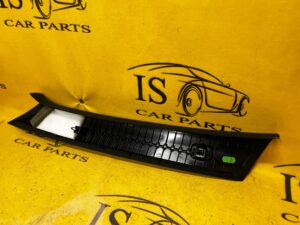 OSŁONA SŁUPKA PRAWY PRZÓD MERCEDES W176 ALCANTARA