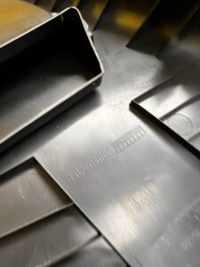 OSŁONA POSZYCIE SŁUPKA ŚRODKOWEGO B PRAWA PRAWE RANGE ROVER VELAR L560