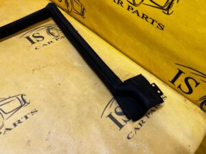 USZCZELKA DRZWI SZYB KAROSERII GÓRNA TYŁ PRAWA 4 DRZWI FORD BRONCO 21-