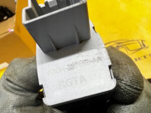 CZUJNIK TEMPERATURY I WILGOTNOŚCI POWIETRZA FORD BRONCO 21-