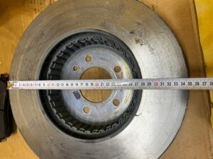 KOMPLET TARCZE KLOCKI HAMULCOWE PRZÓD LAND ROVER DEFENDER II L663