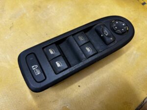 PANEL PRZEŁĄCZNIK SZYB LUSTEREK DRZWI PRZÓD LEWY PEUGEOT 508 I EU