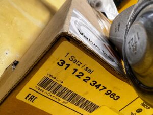 WAHACZ POPRZECZNY PRZÓD PRZEDNI LEWY BMW 5 E60 E61 NOWY OEM