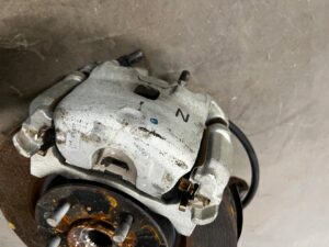 ZWROTNICA PIASTA ZACISK PRZÓD PRZEDNIA LEWY LEWA NISSAN E-NV200 EVALIA