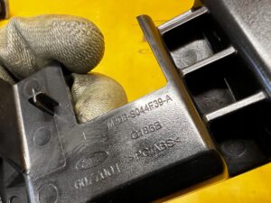 WSPORNIK UCHWYT MOCOWANIE DESKI KONSOLI FORD BRONCO 21-