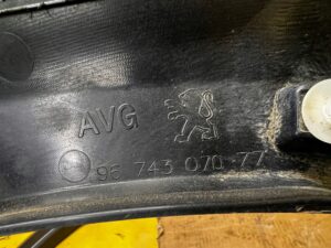 LISTWA NAKŁADKA BŁOTNIKA PRZÓD LEWY PEUGEOT 508 I RXH